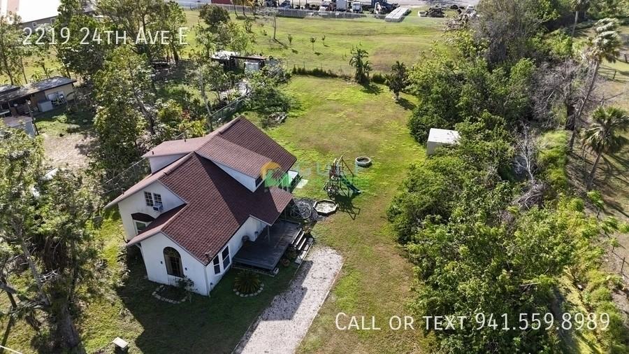 2219 24th Ave E - Photo 3 of 25