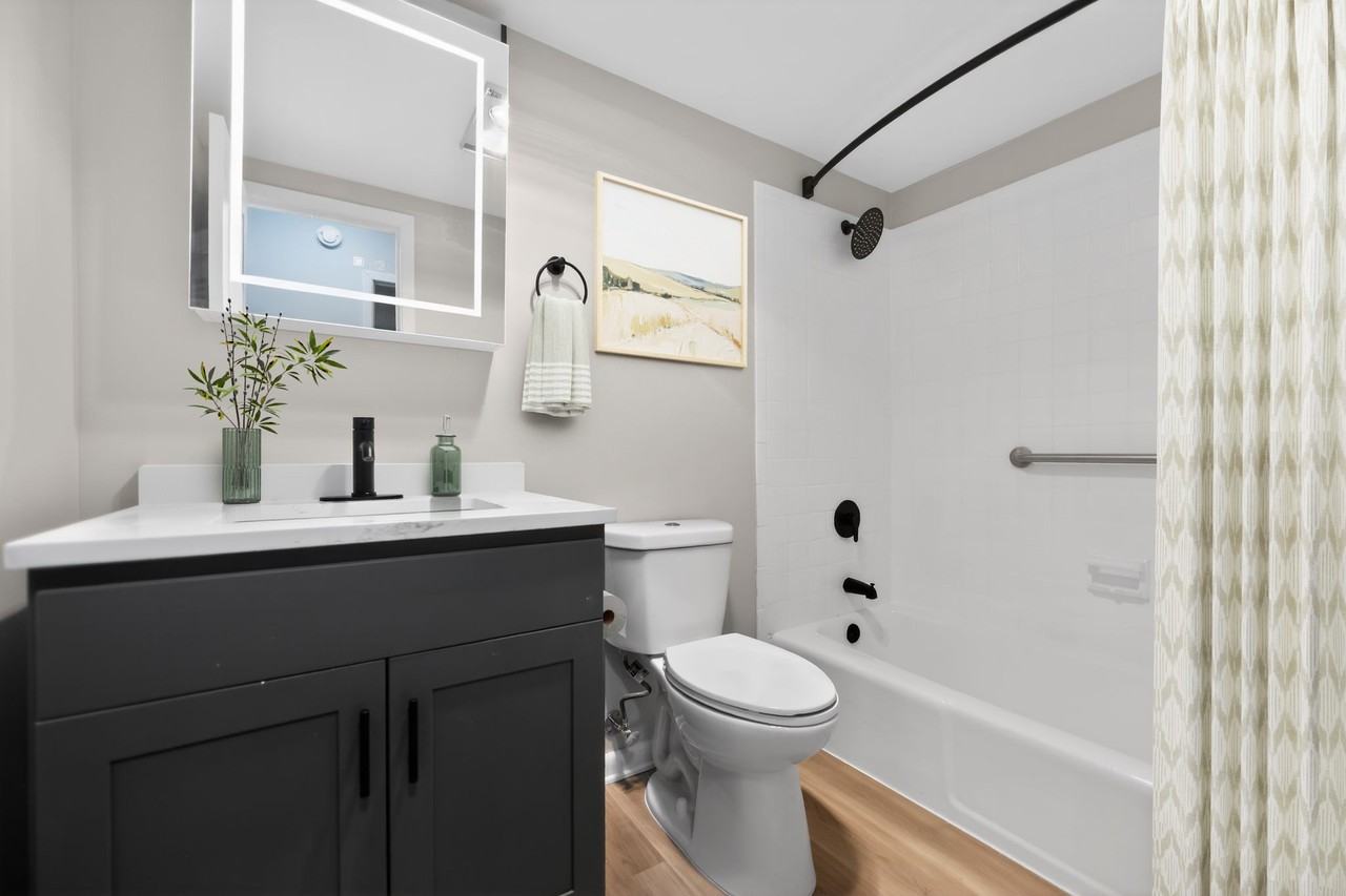 Lake Shore Park Apartments - Photo 6 of 27