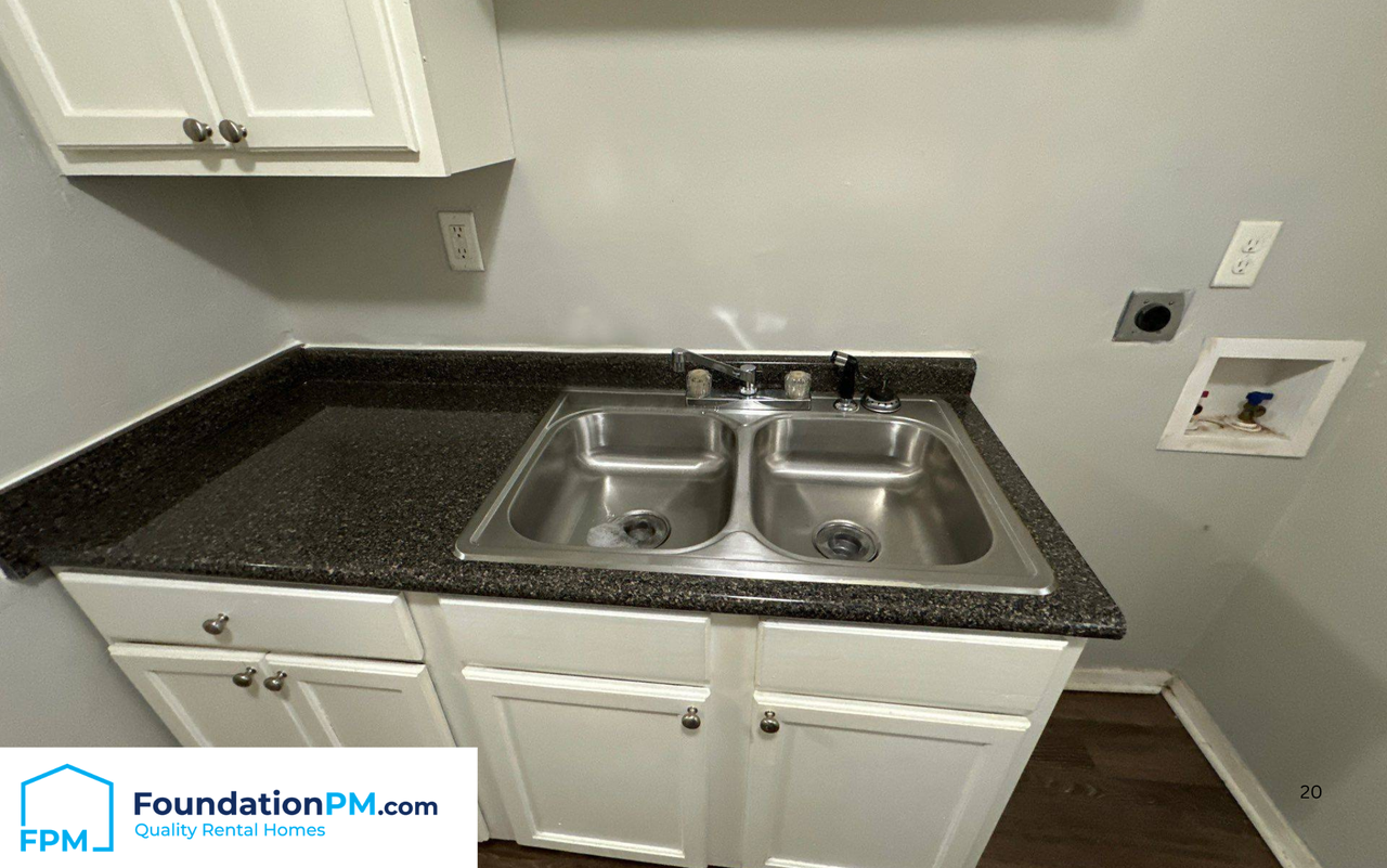 1056 Hudson Street - Photo 4 of 7