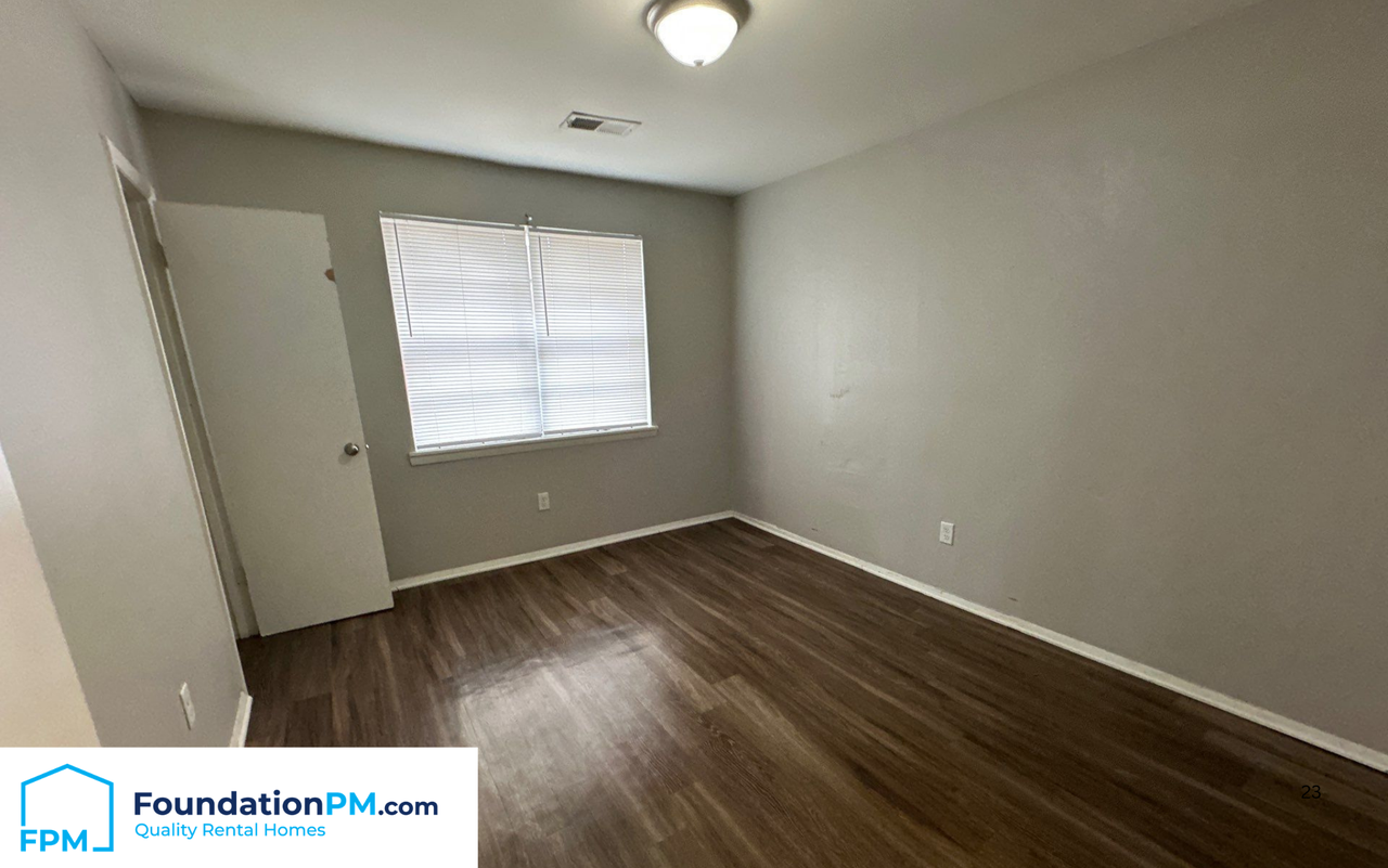 1056 Hudson Street - Photo 6 of 7