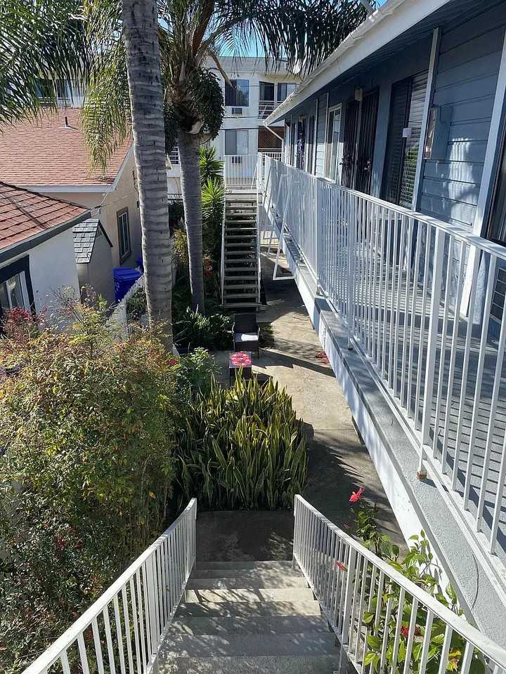 4218 46th Street - Photo 4 of 16