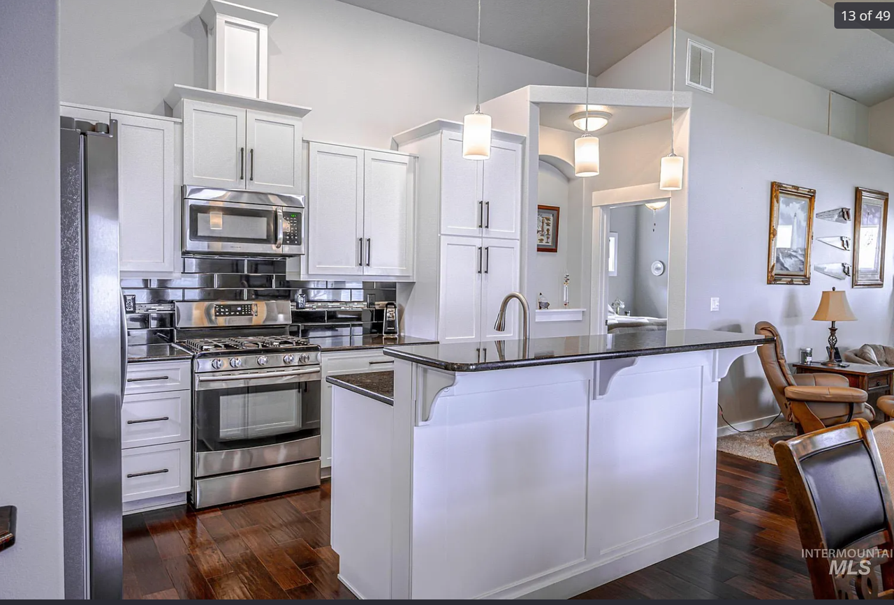 725 Lilac St #1 - Photo 2 of 2