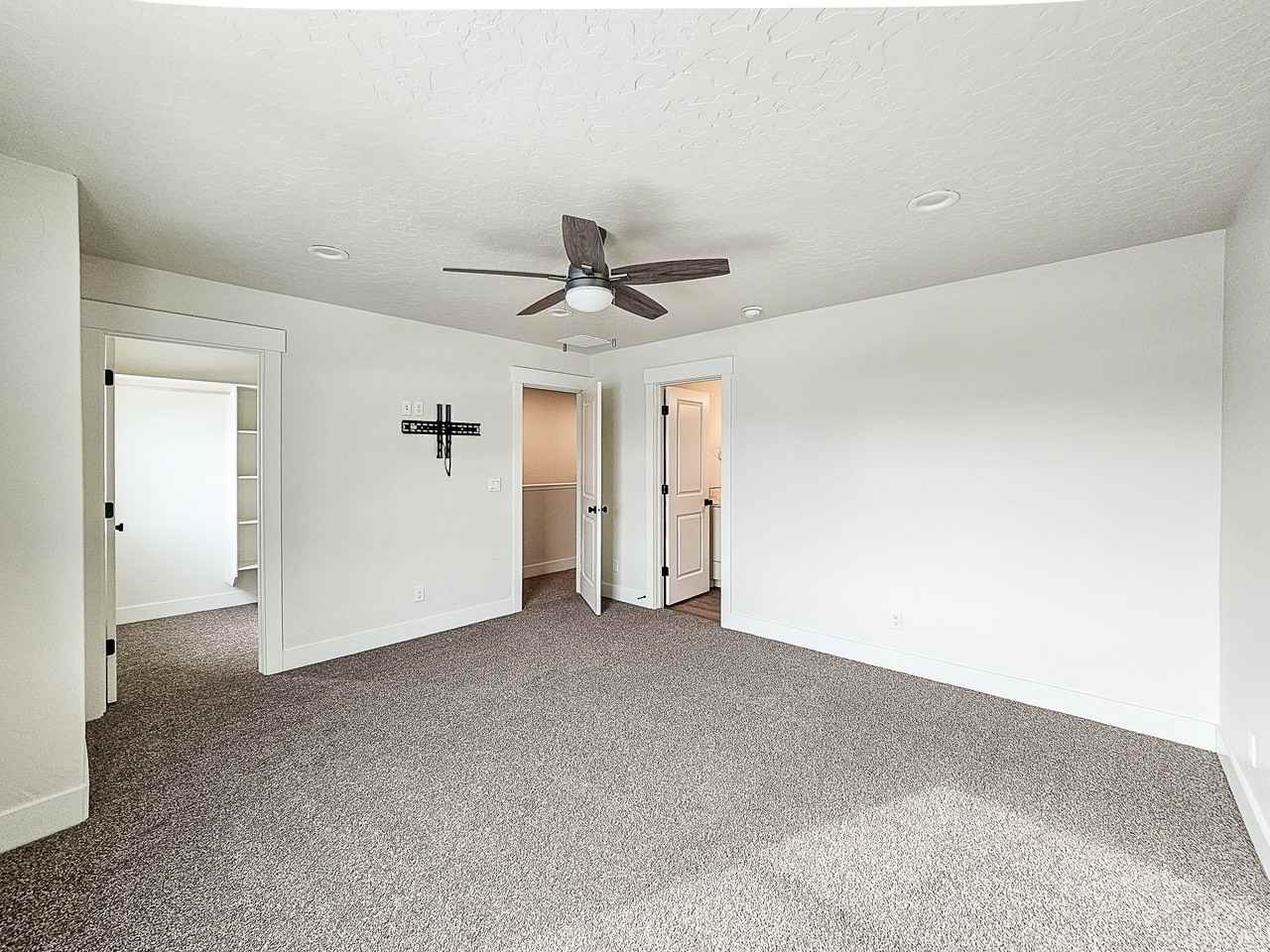 203 East Elm - 203B #203B - Photo 4 of 10