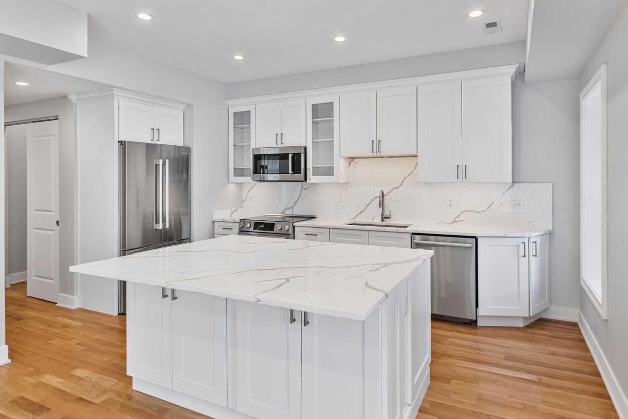 935 W Winona St #1N - Photo 2 of 22