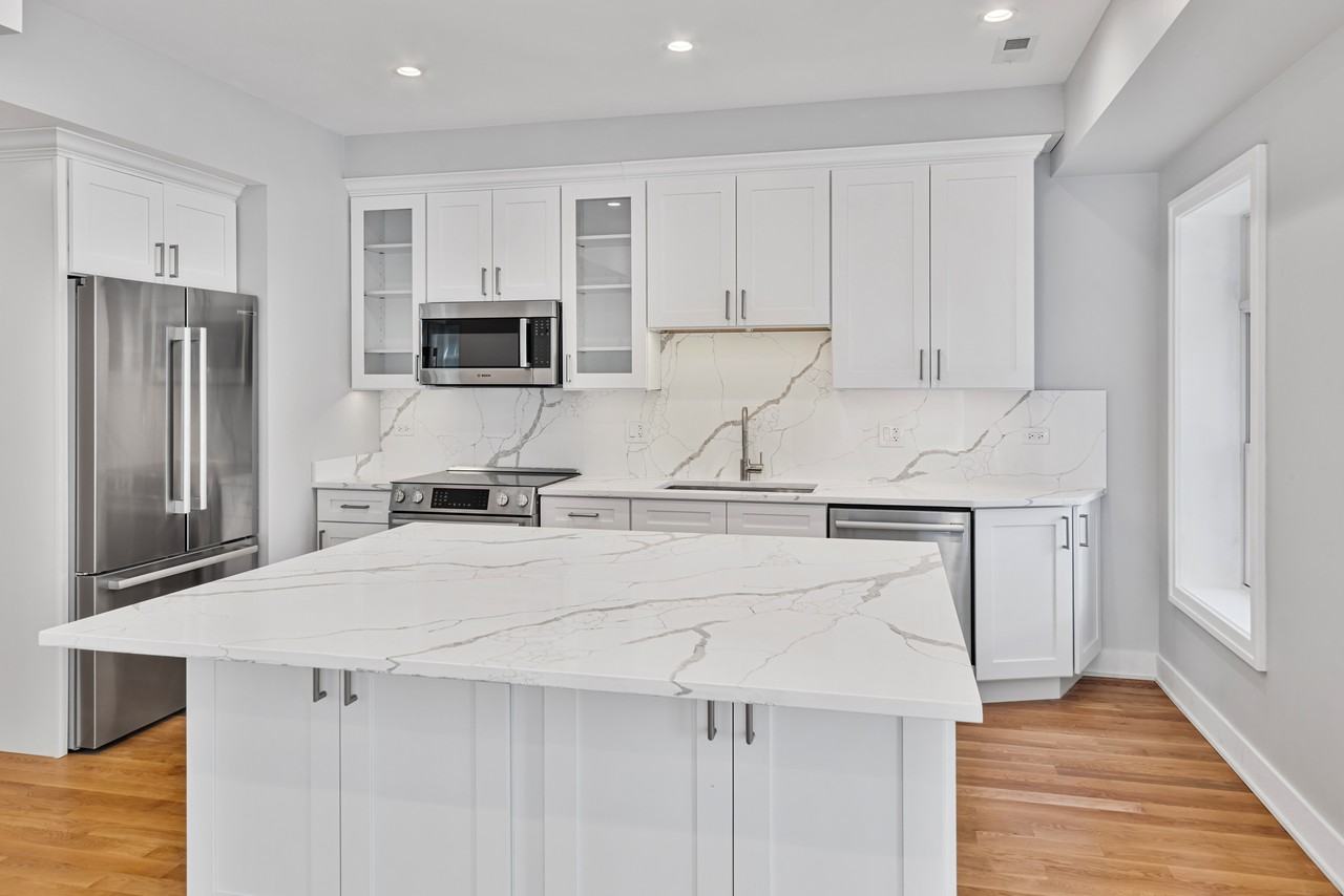 935 W Winona St #1N - Photo 3 of 22