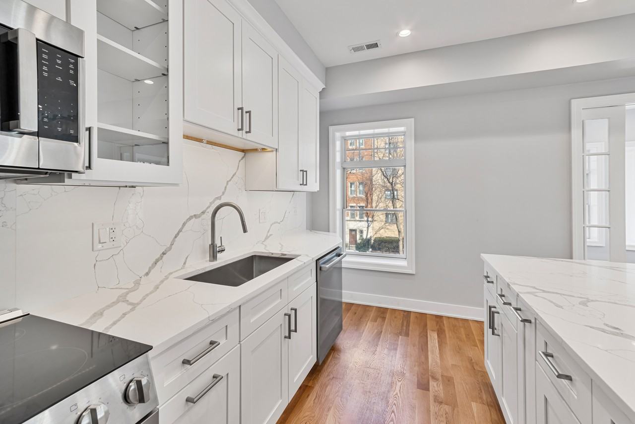 935 W Winona St #1N - Photo 4 of 22