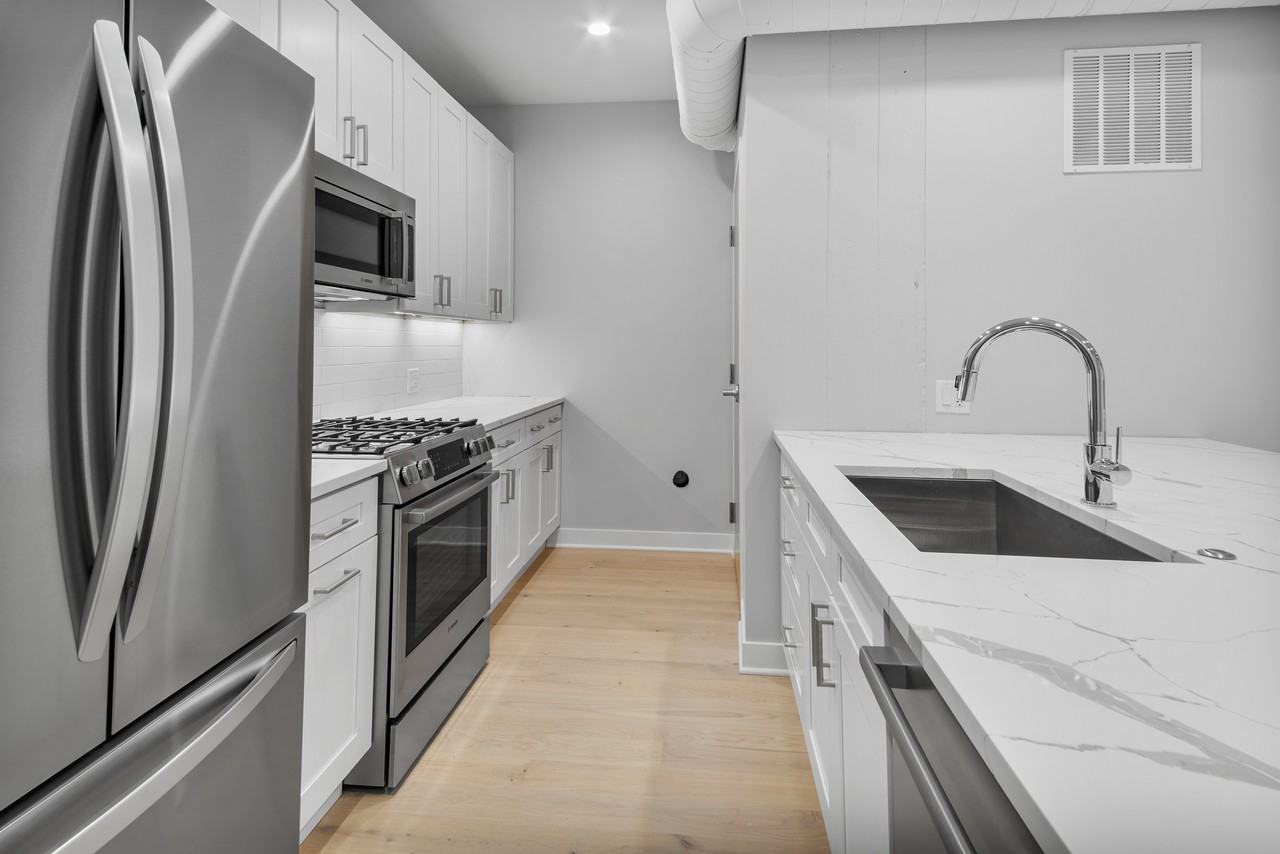 4637 N Ashland Ave #302 - Photo 4 of 20