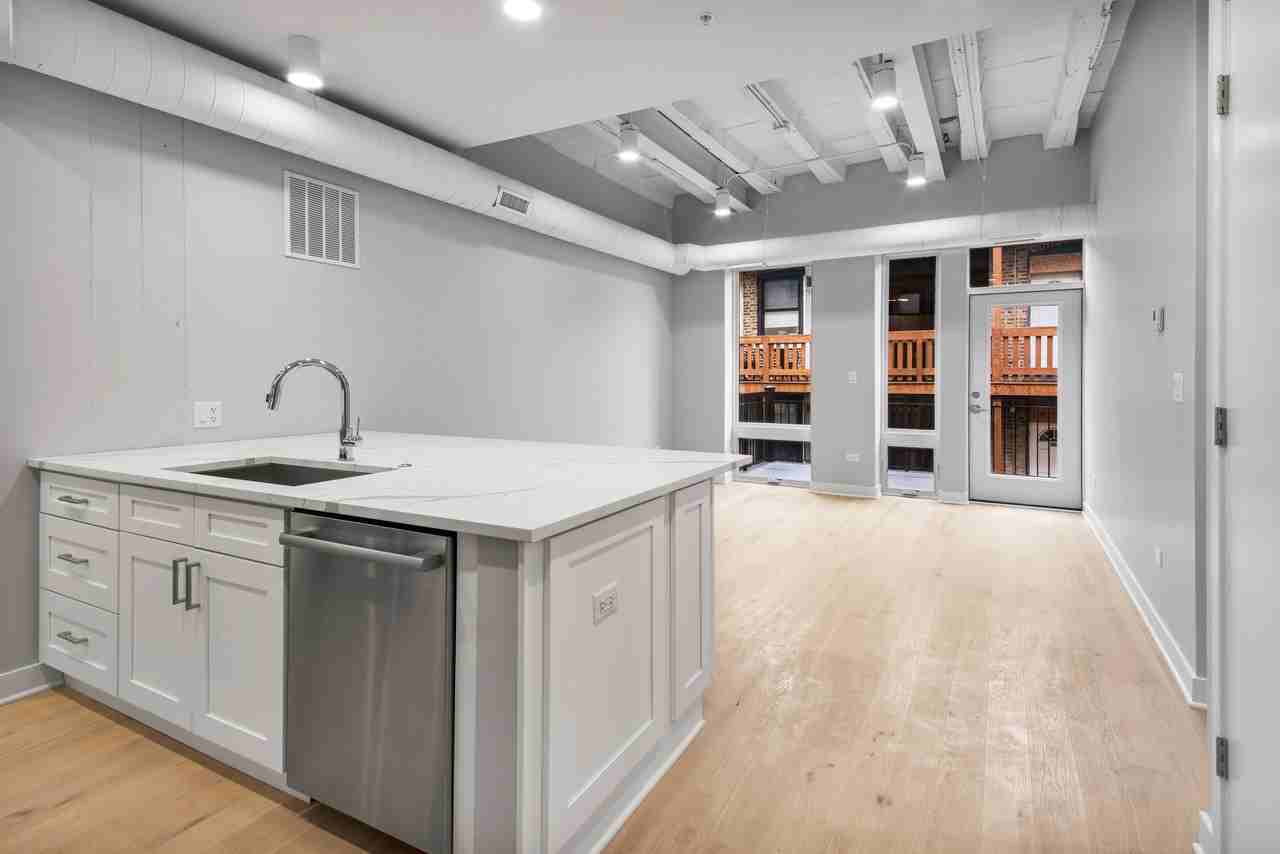 4637 N Ashland Ave #302 - Photo 6 of 20
