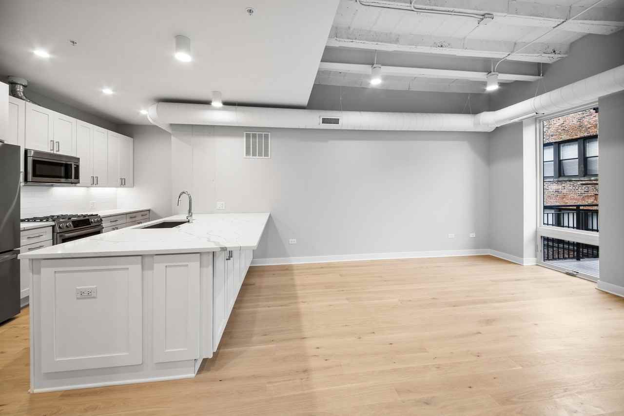 4637 N Ashland Ave #302 - Photo 7 of 20