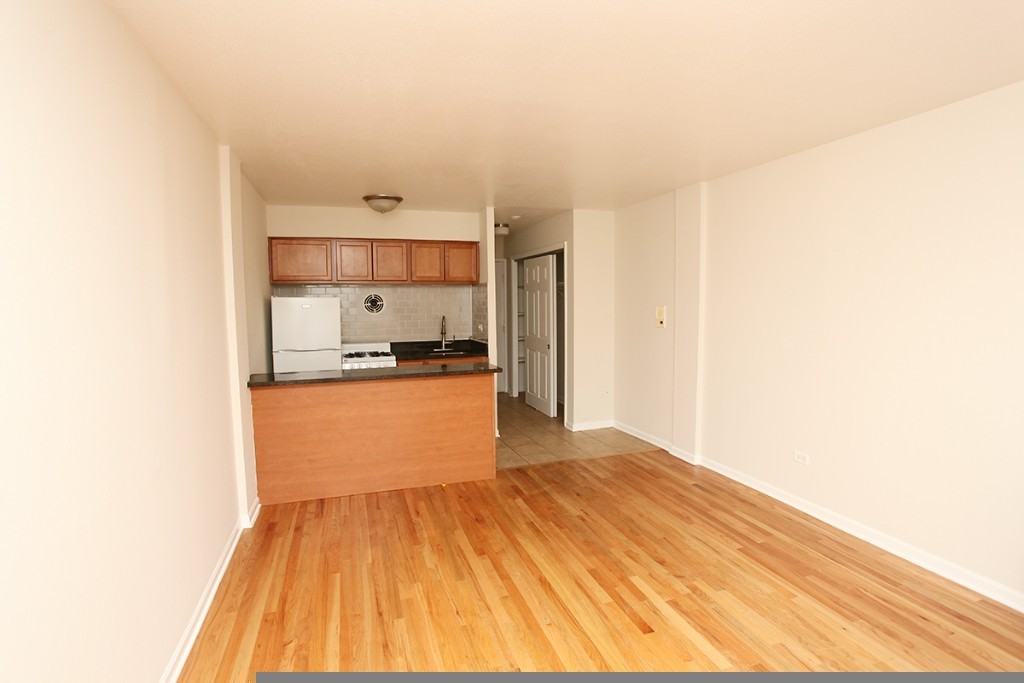 5847 N Winthrop Ave #101 - Photo 3 of 7