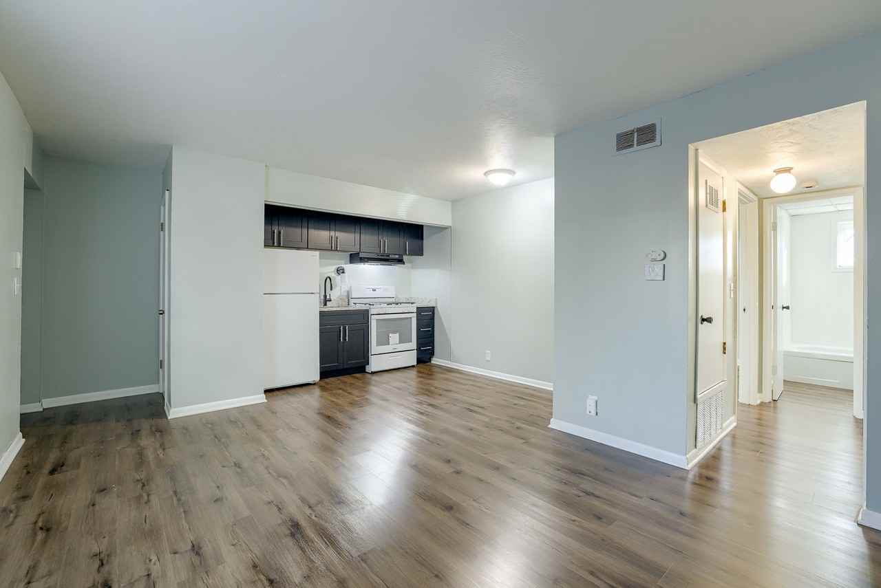 1015 NORTH 47TH AVENUE - Photo 3 of 10