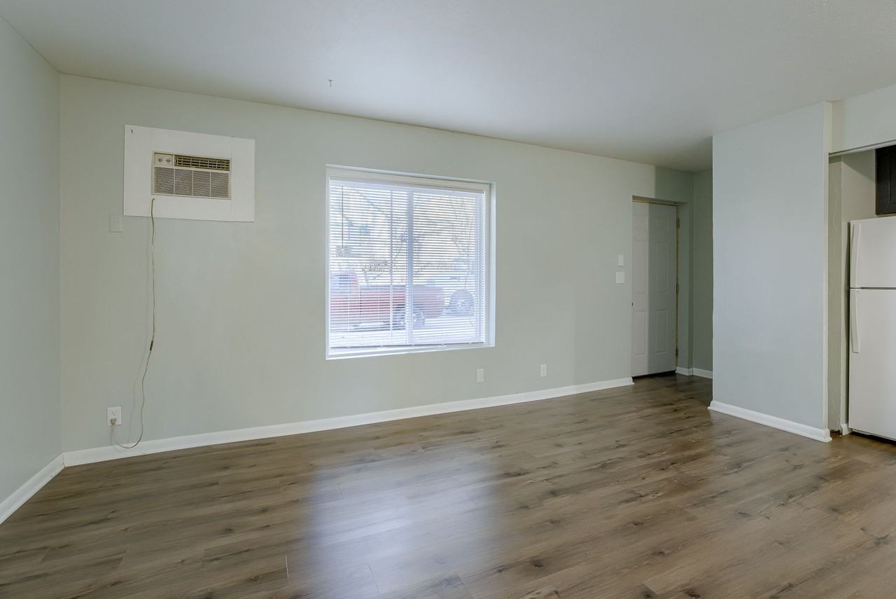 1015 NORTH 47TH AVENUE - Photo 4 of 10