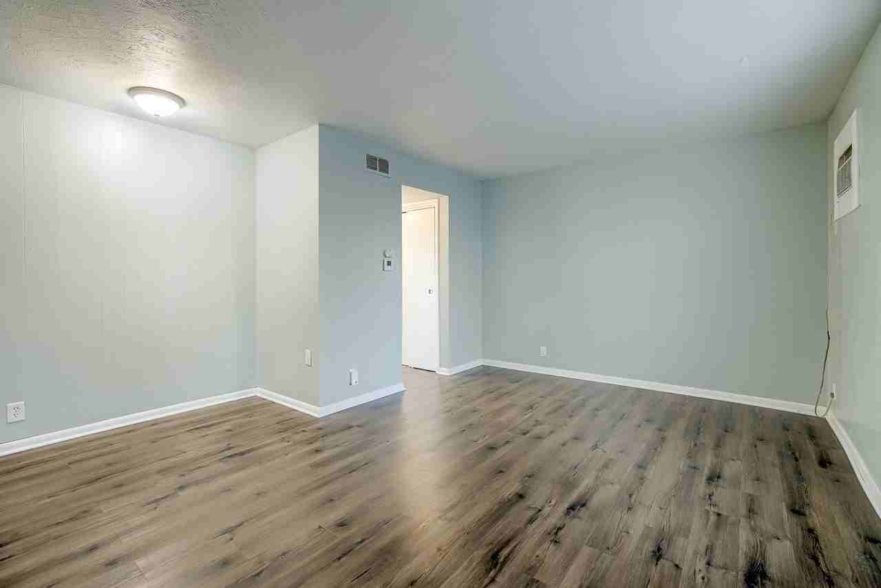 1015 NORTH 47TH AVENUE - Photo 6 of 10