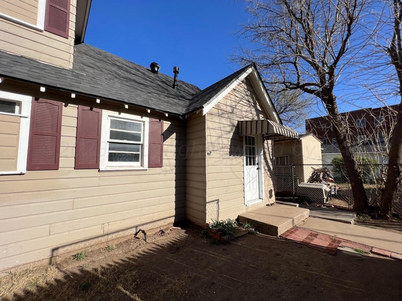 2211 S Polk St Apt B - Photo 2 of 20