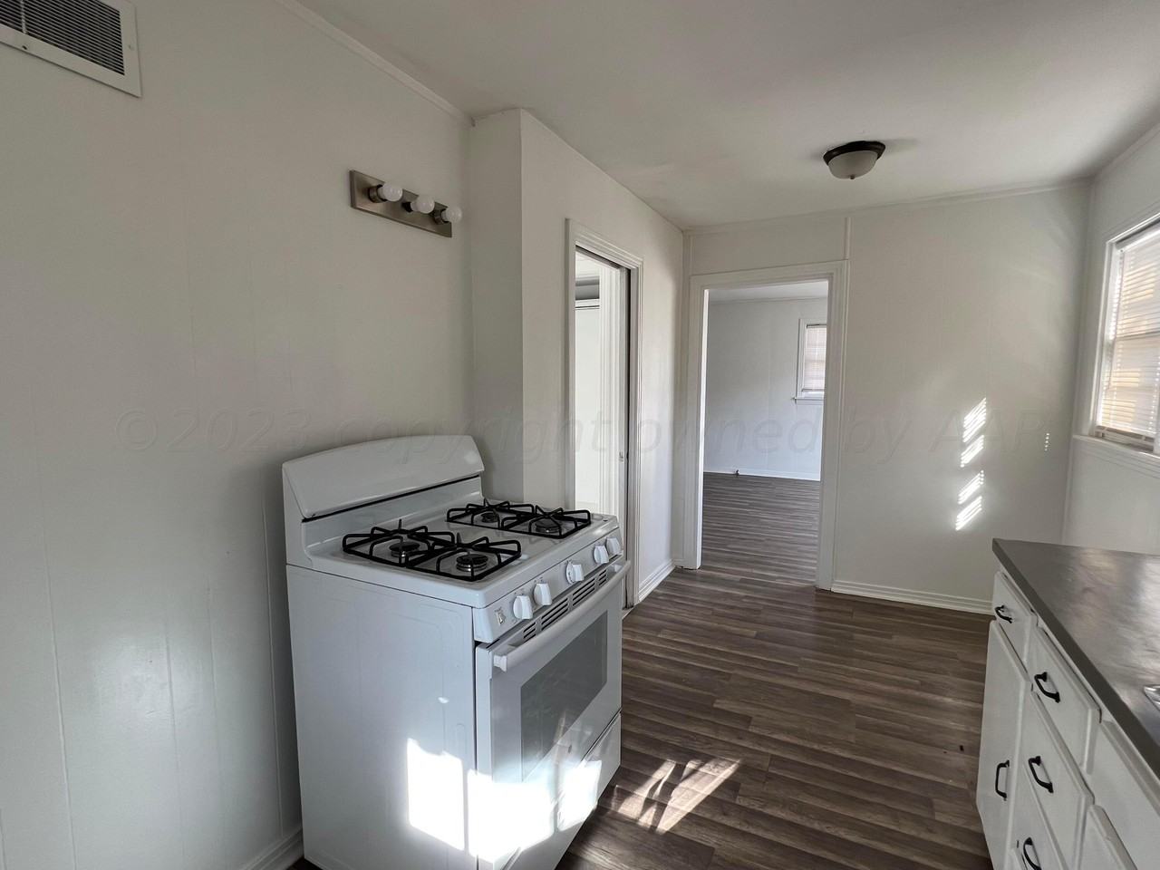 2211 S Polk St Apt B - Photo 5 of 20