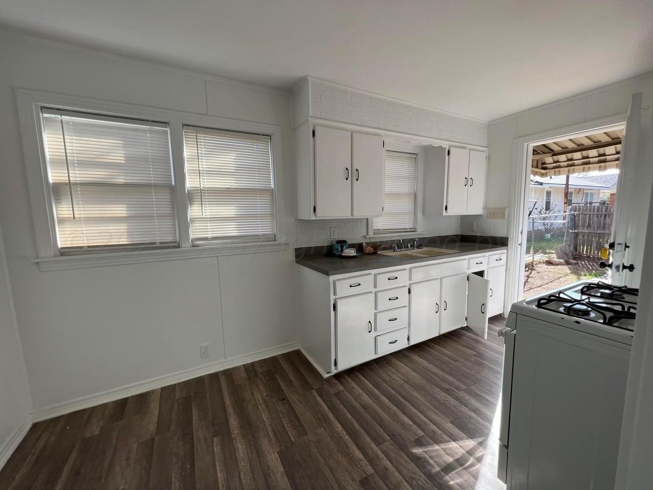 2211 S Polk St Apt B - Photo 7 of 20