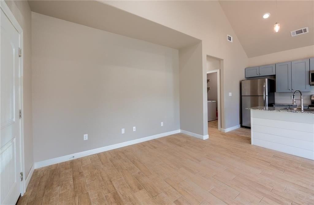 901 Valley Oaks Ln - Photo 3 of 24