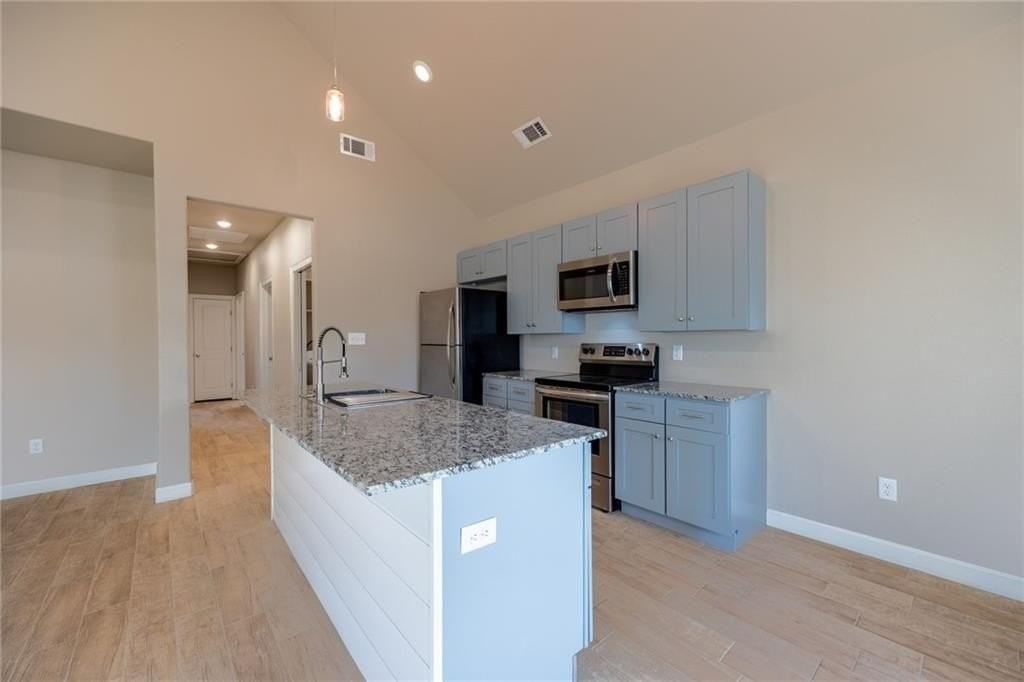 901 Valley Oaks Ln - Photo 4 of 24