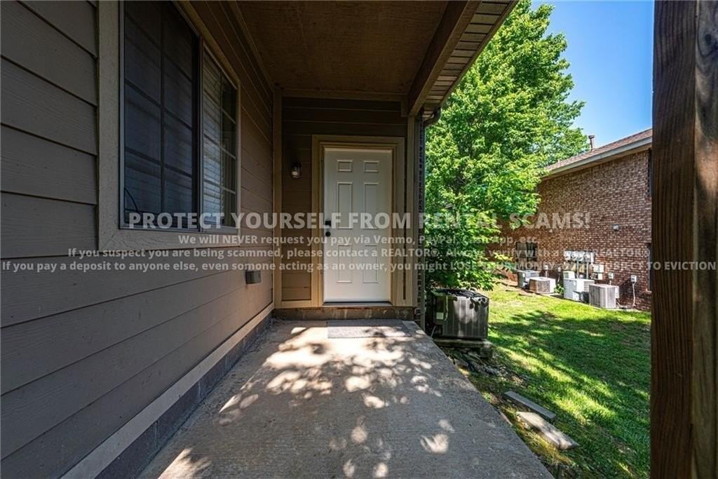 758 W Breeze Cv - Photo 3 of 17