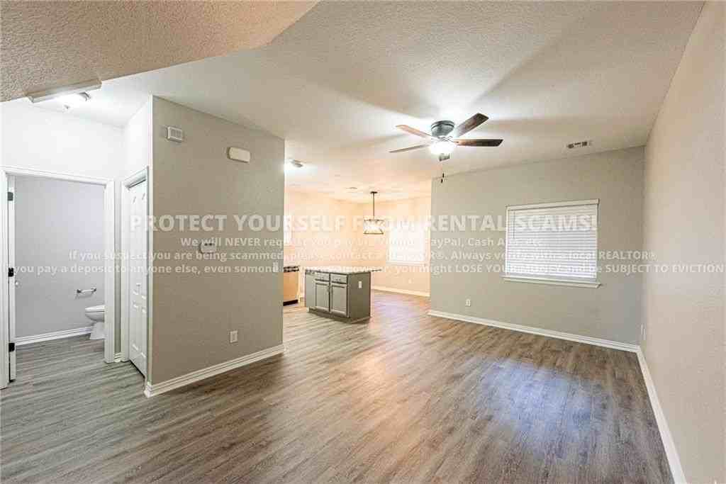 758 W Breeze Cv - Photo 4 of 17