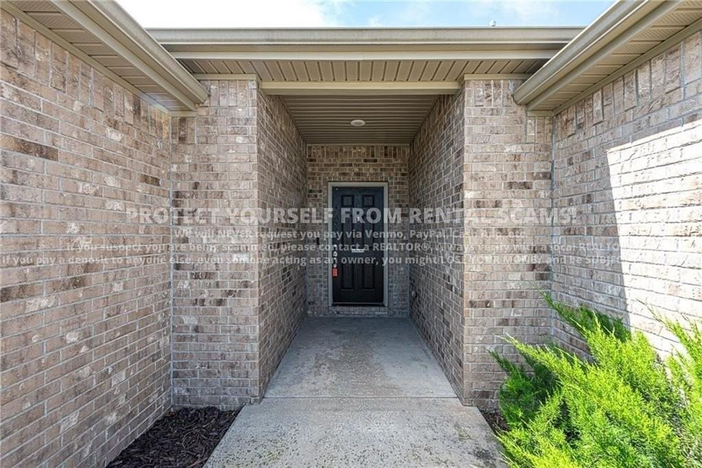 1111 Tulip St - Photo 3 of 19