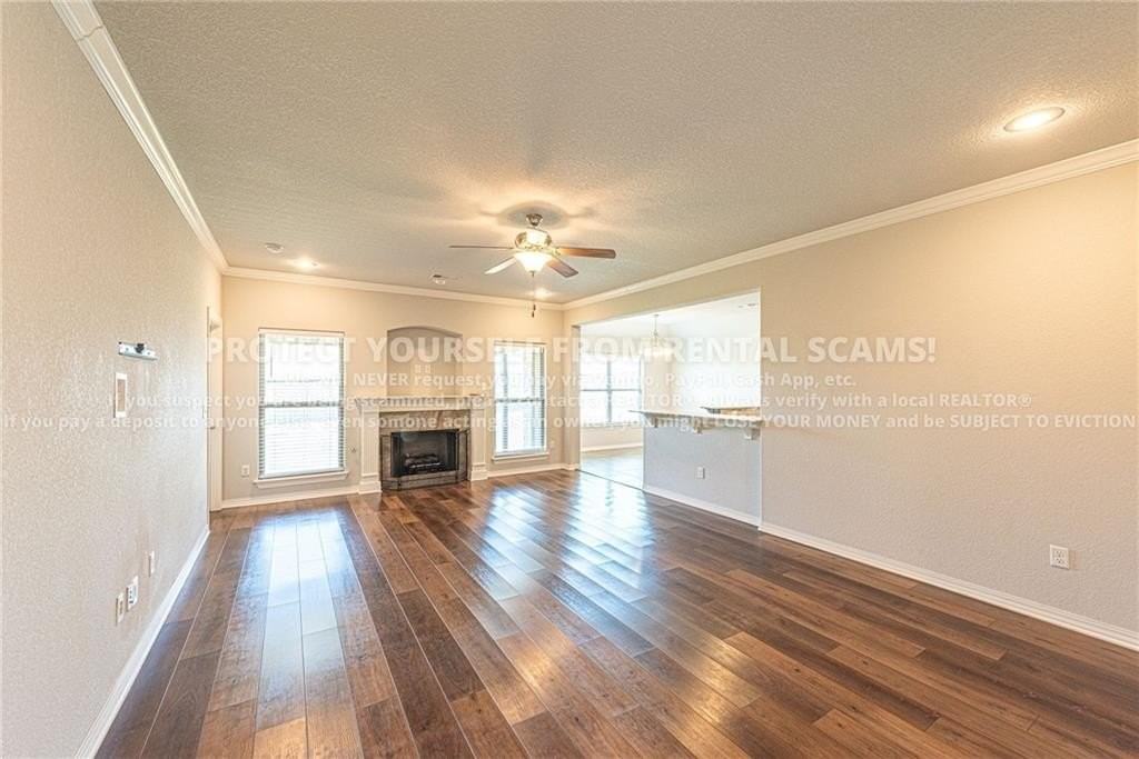 1111 Tulip St - Photo 4 of 19