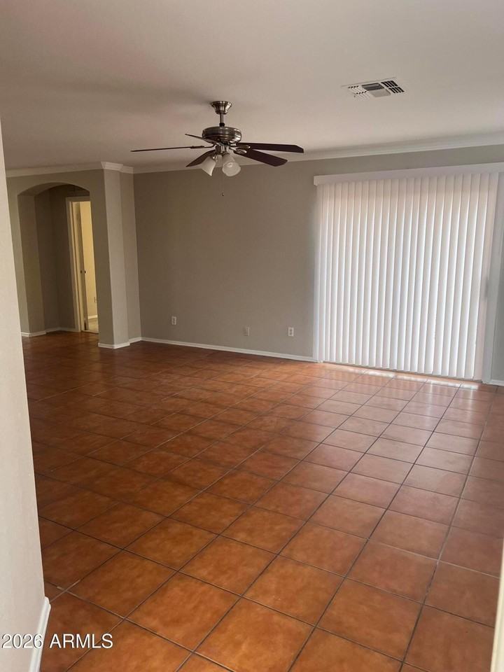 8133 W Magnolia St - Photo 4 of 8