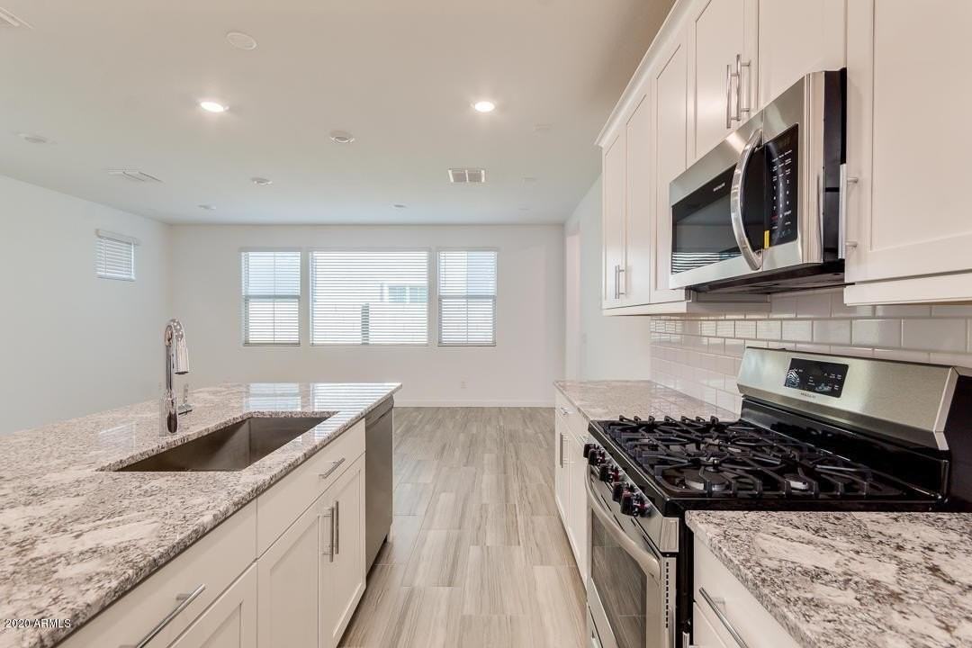 1070 E Marlin Dr - Photo 2 of 24