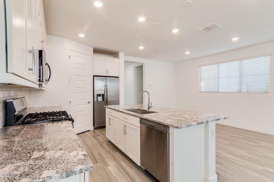 1070 E Marlin Dr - Photo 4 of 24