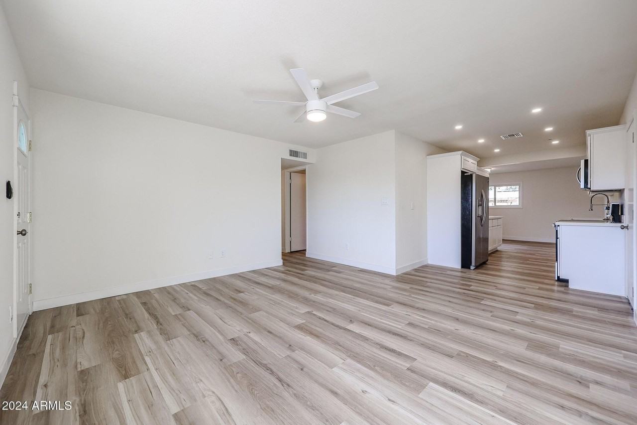 4352 E Grovers Ave - Photo 2 of 15