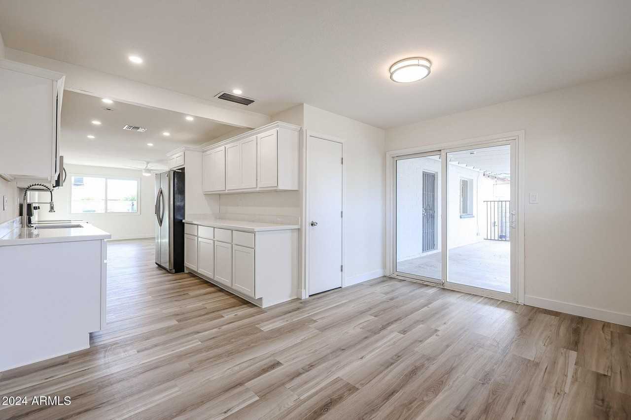 4352 E Grovers Ave - Photo 3 of 15