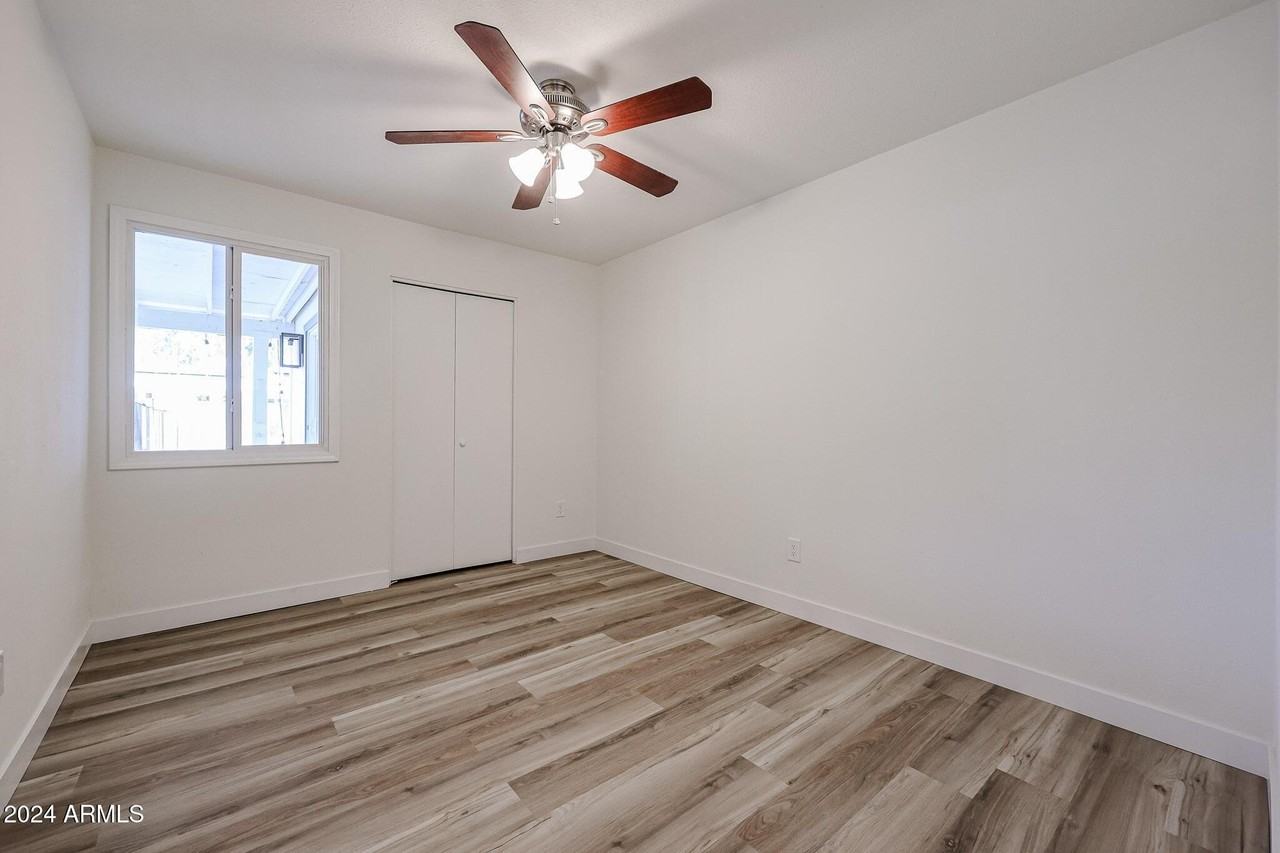 4352 E Grovers Ave - Photo 5 of 15