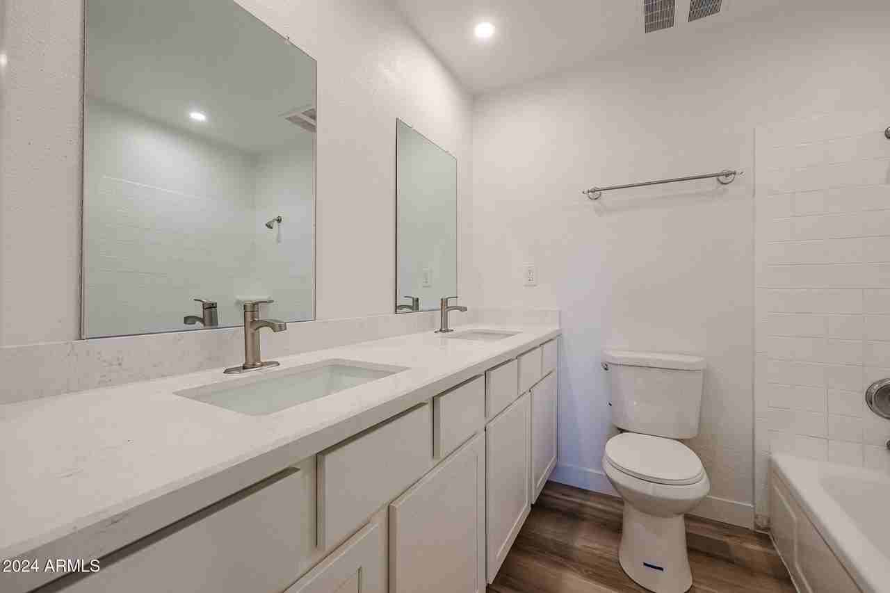 4352 E Grovers Ave - Photo 6 of 15