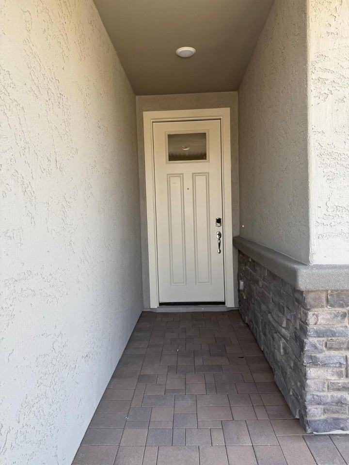 24245 W Raymond St - Photo 3 of 20