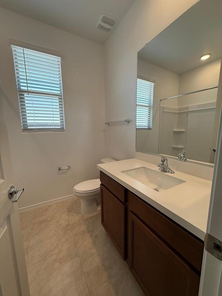 24245 W Raymond St - Photo 5 of 20