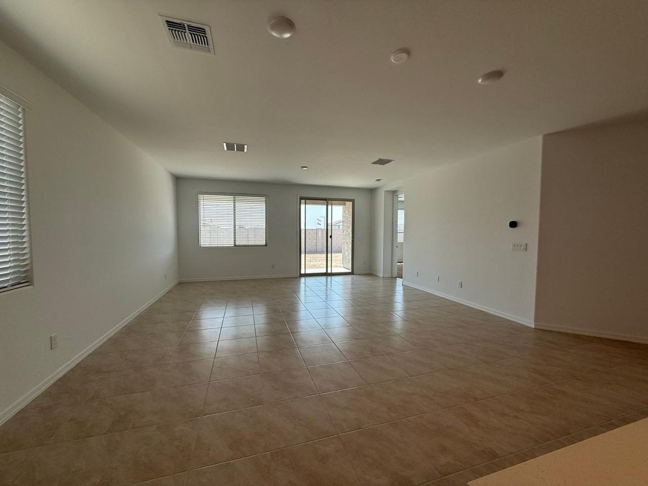 24245 W Raymond St - Photo 7 of 20