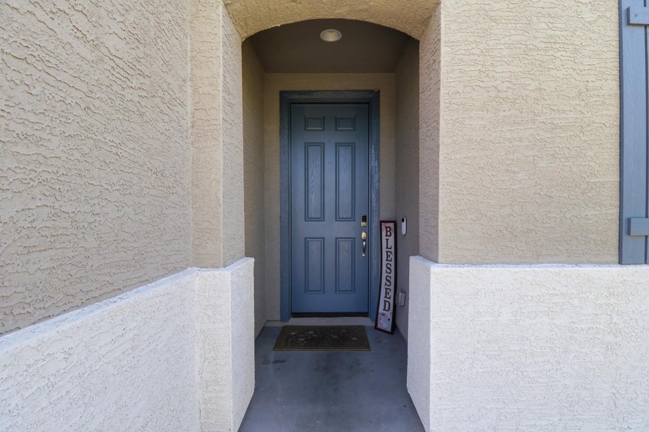 6737 W Valley View Dr - Photo 2 of 23