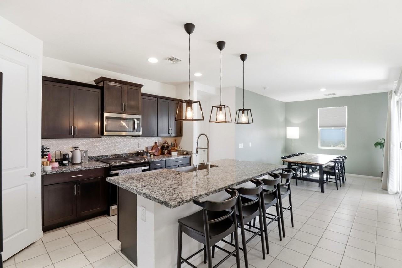 6737 W Valley View Dr - Photo 4 of 23