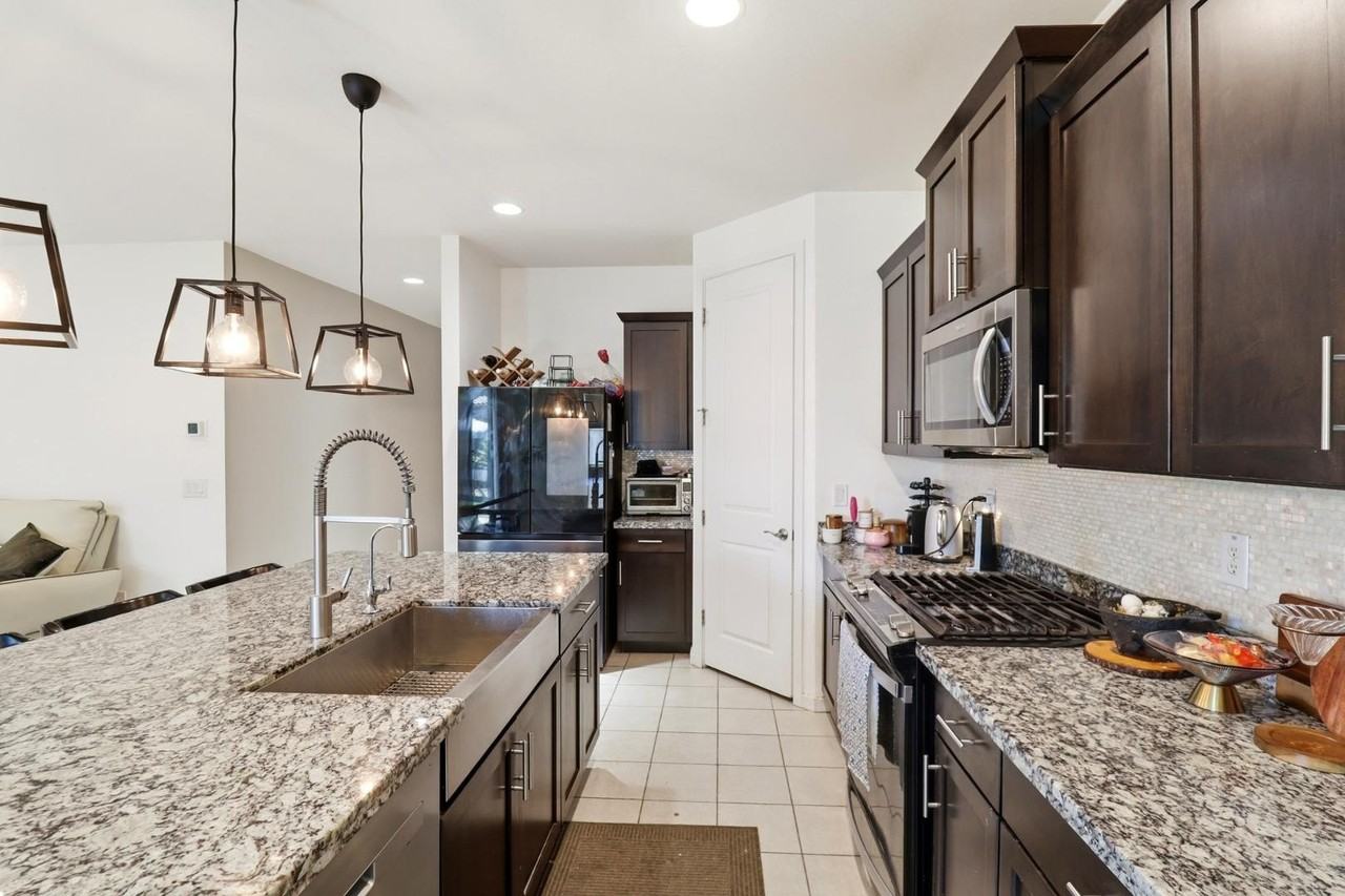 6737 W Valley View Dr - Photo 5 of 23