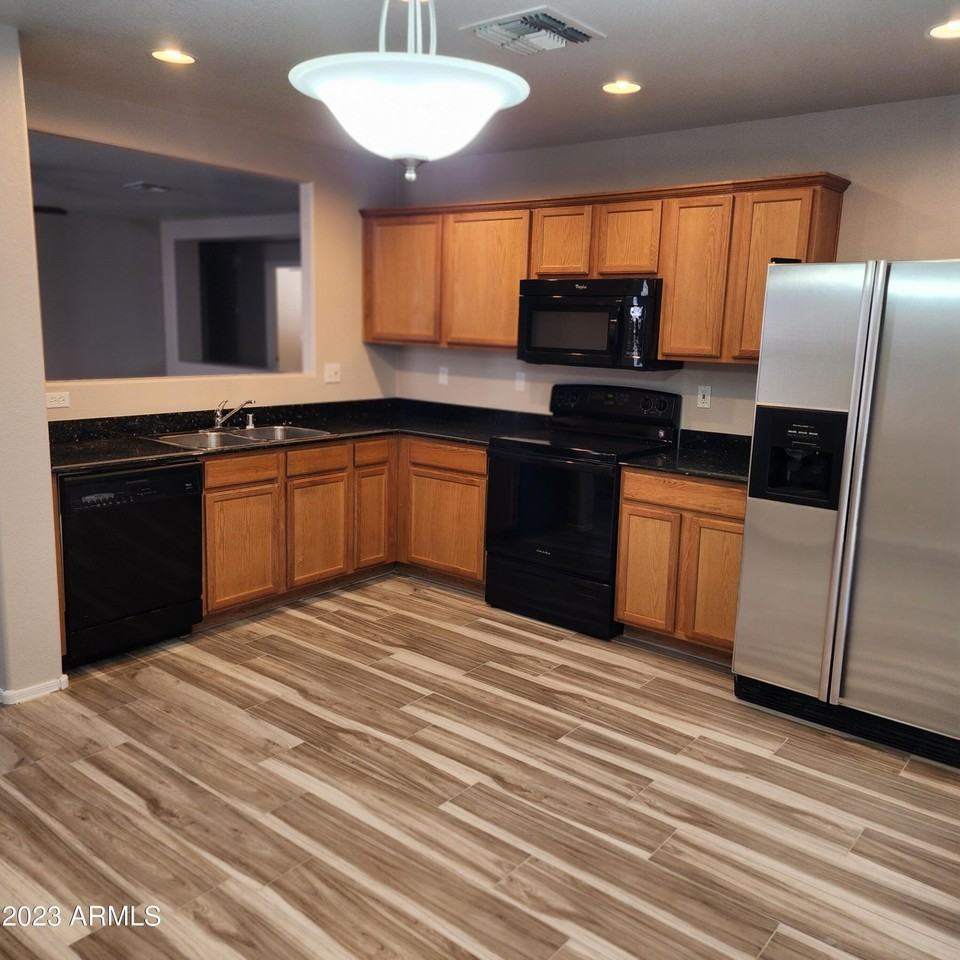 15864 W Evans Dr - Photo 5 of 17