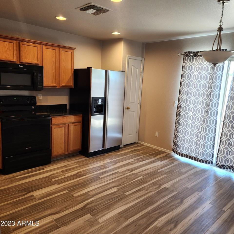 15864 W Evans Dr - Photo 6 of 17