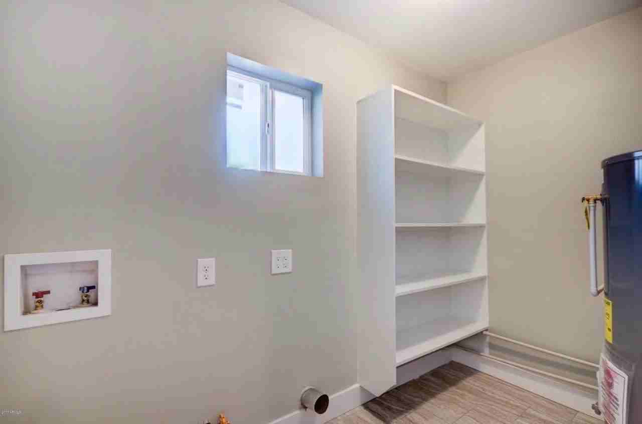 1424 W 6th Pl - Photo 5 of 15