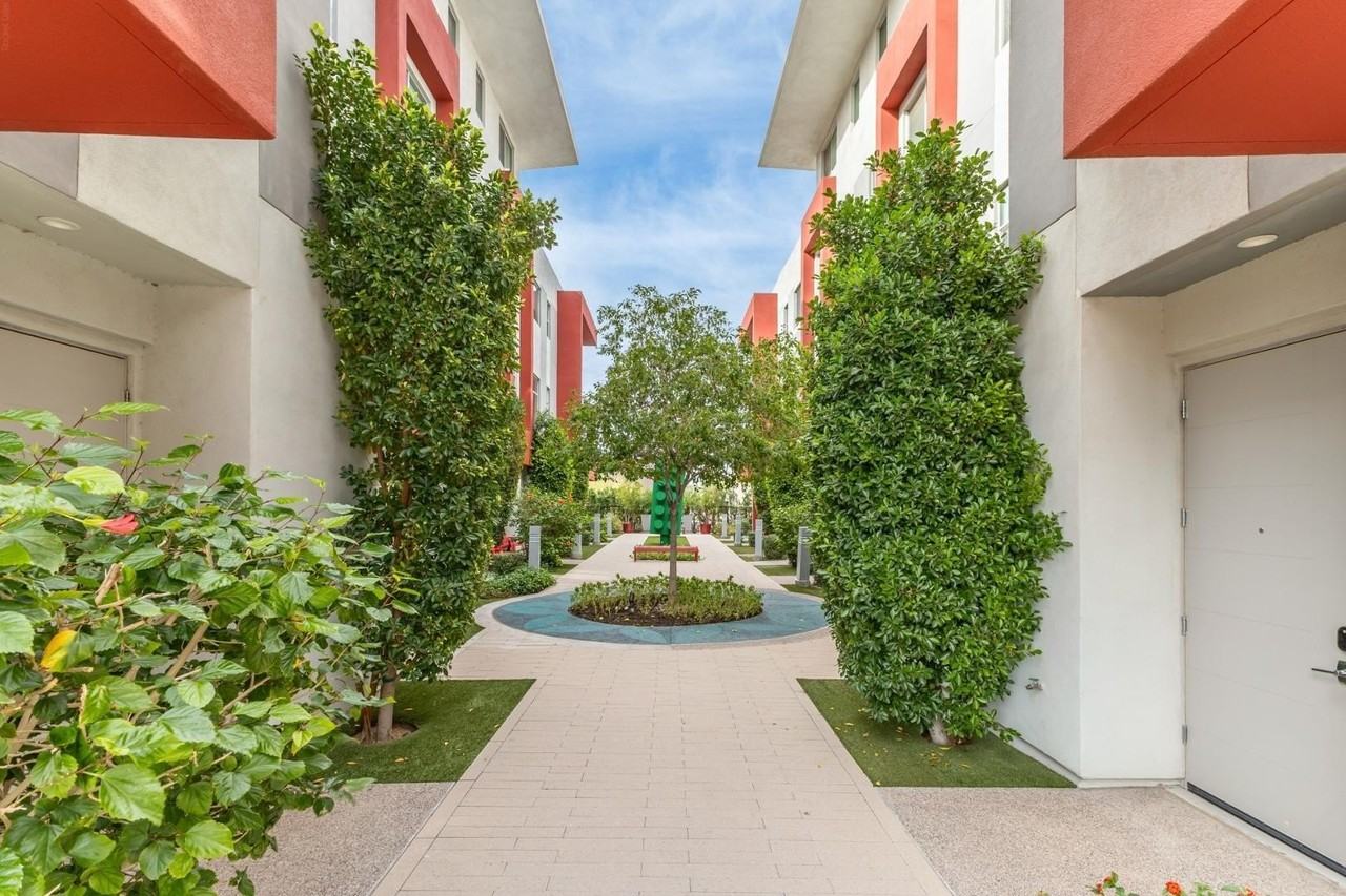 16510 N 92nd St Unit 1017 - Photo 2 of 44