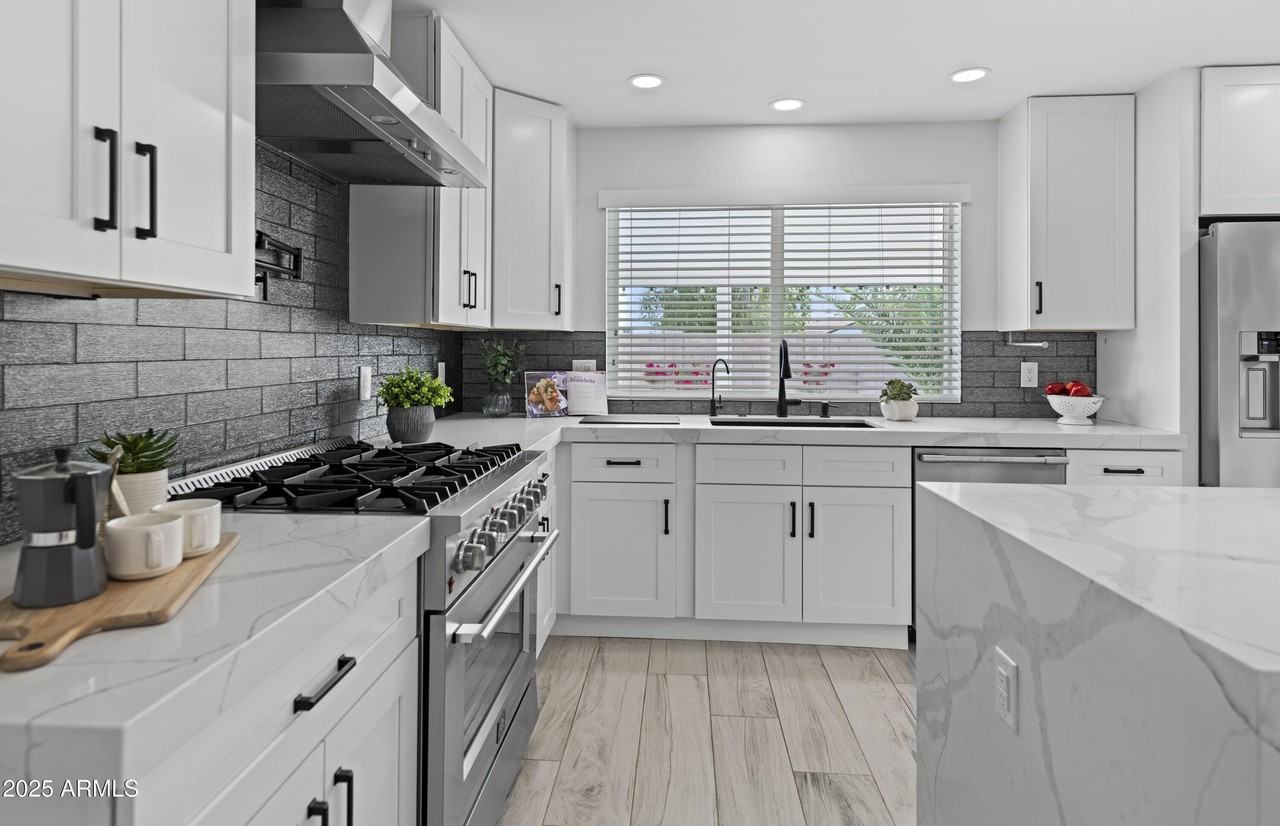 11615 N 30th St - Photo 3 of 35