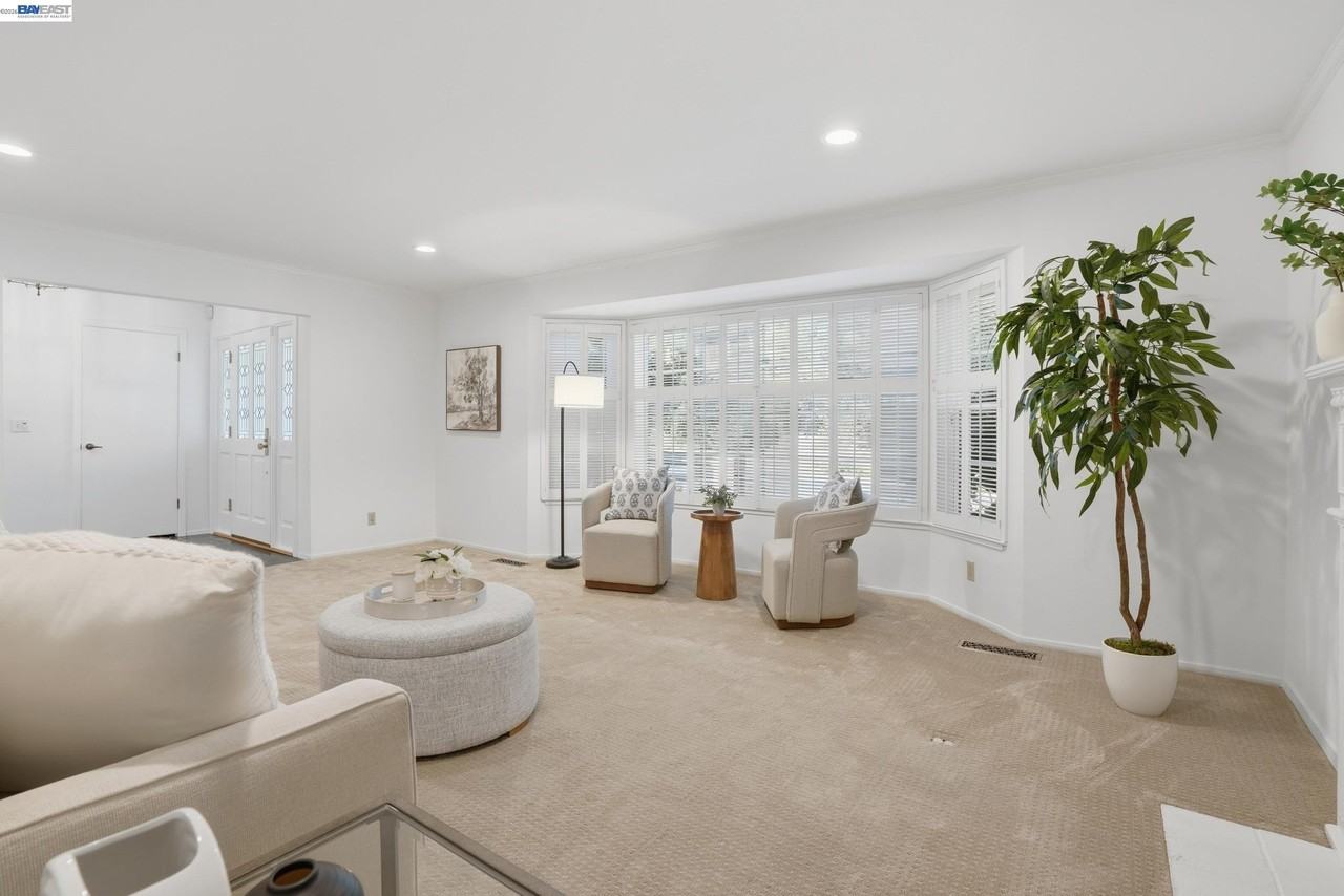 2402 Royal Oaks Dr - Photo 3 of 30