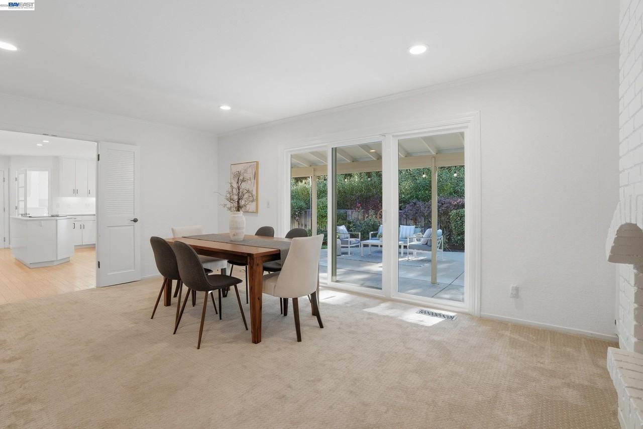 2402 Royal Oaks Dr - Photo 5 of 30