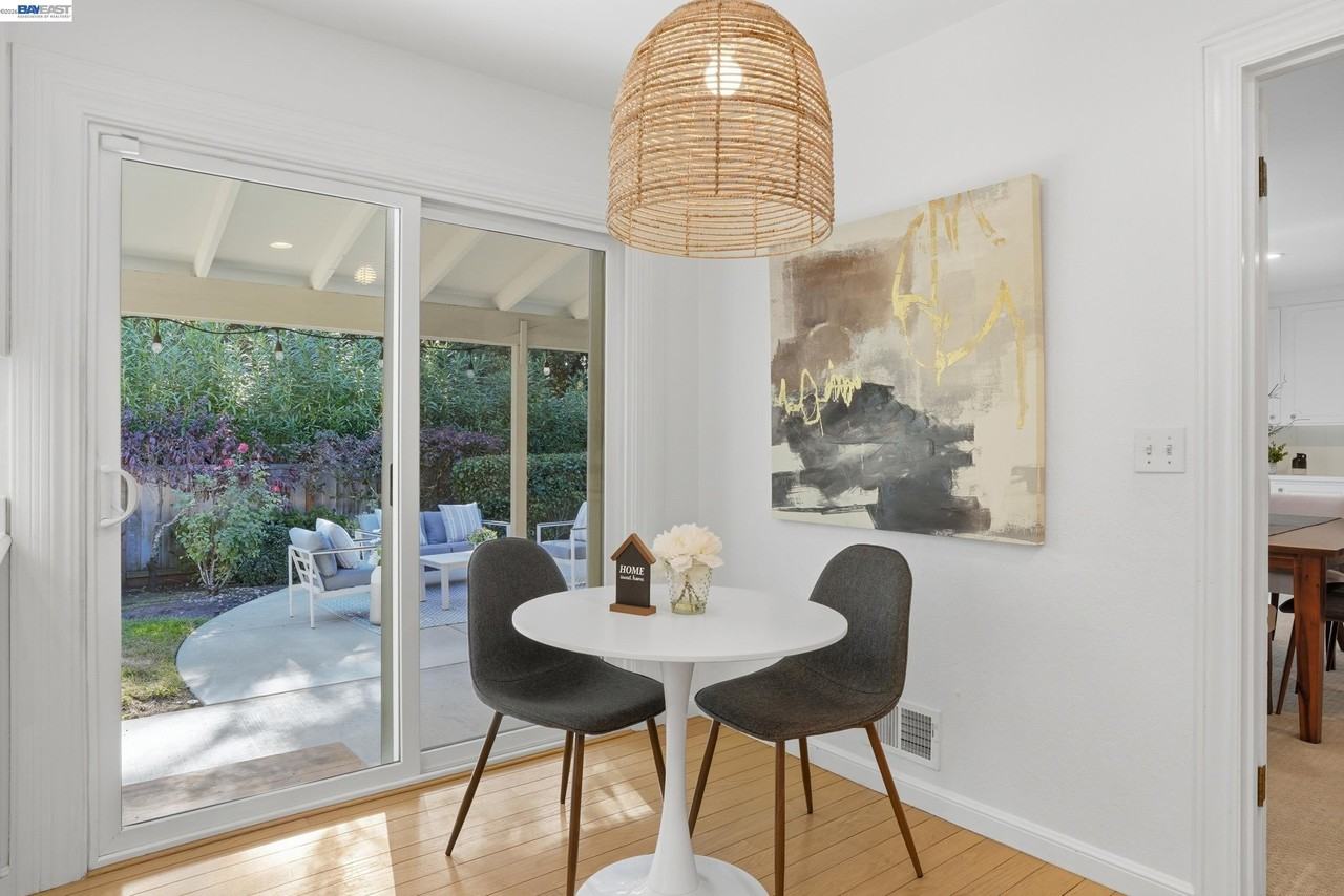 2402 Royal Oaks Dr - Photo 6 of 30