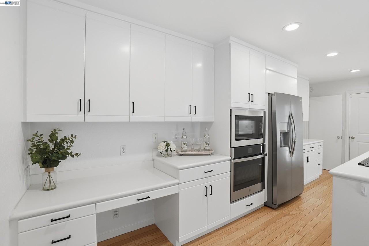 2402 Royal Oaks Dr - Photo 7 of 30