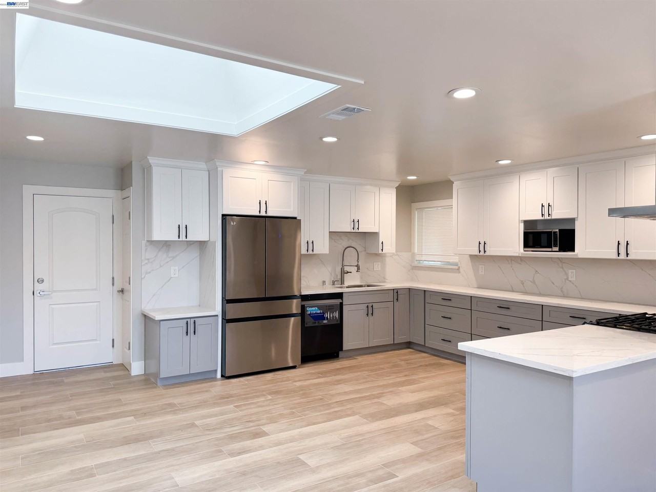 2071 Seacliff Dr - Photo 3 of 20