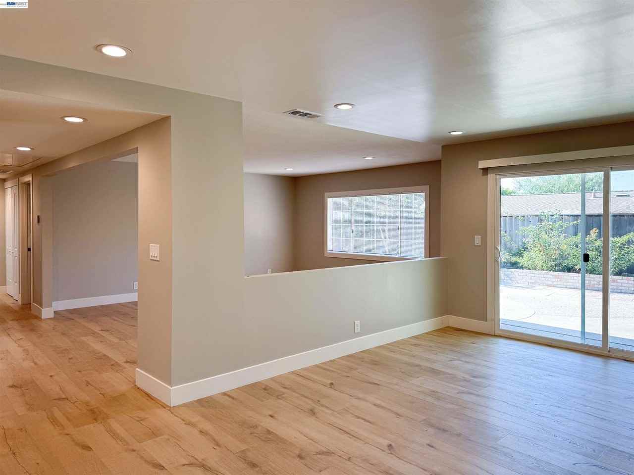 2071 Seacliff Dr - Photo 6 of 20